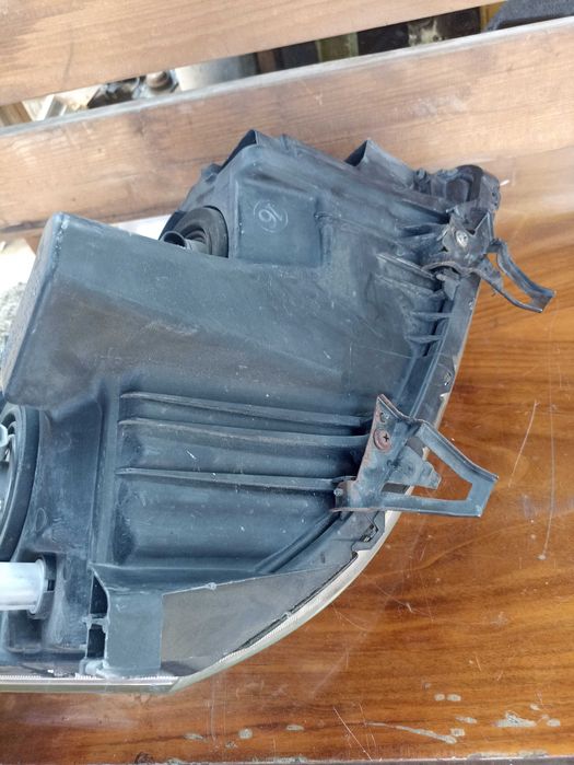 Фар  за Тойота Корола версо / Toyota Corola verso  07 - 09г.