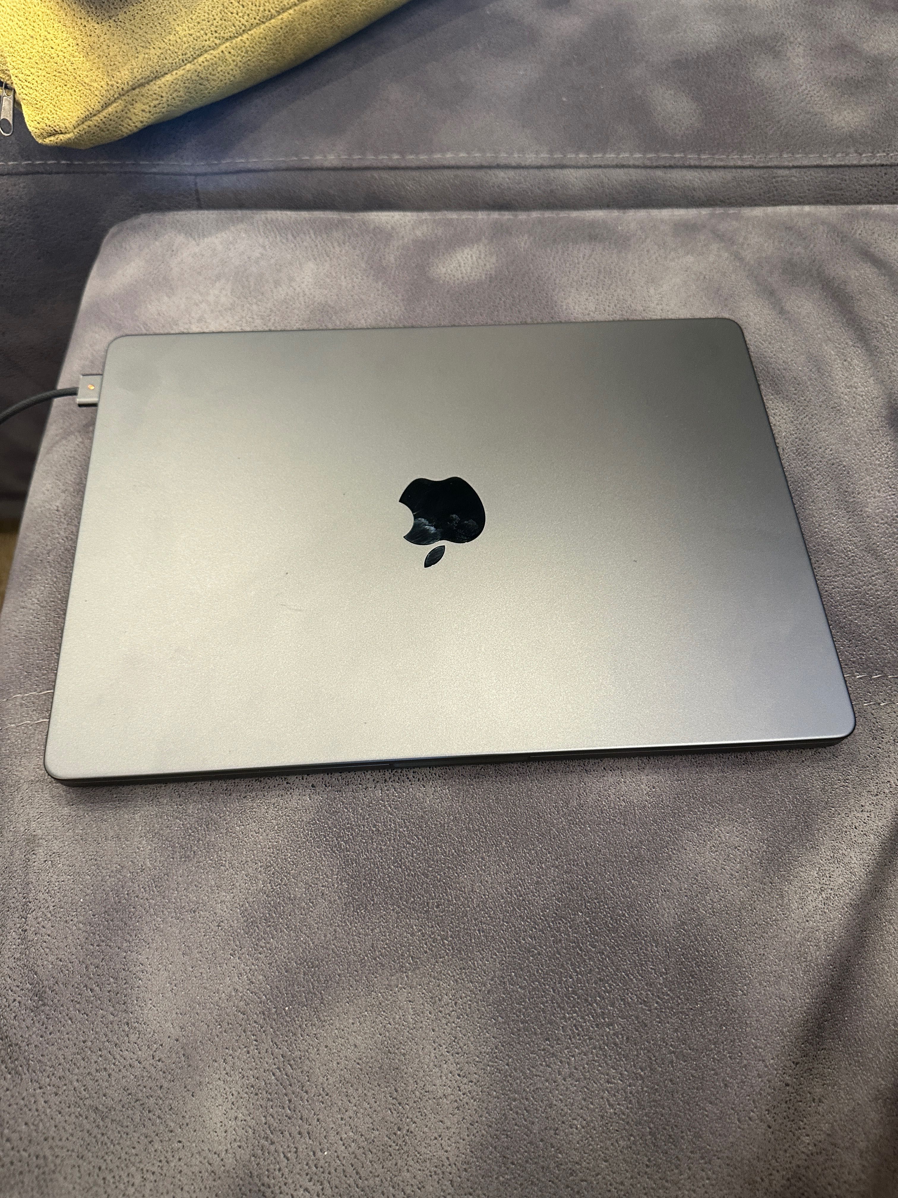 MacBook Pro 14" M3 Pro – 18GB RAM / 1TB SSD – Чисто нов
