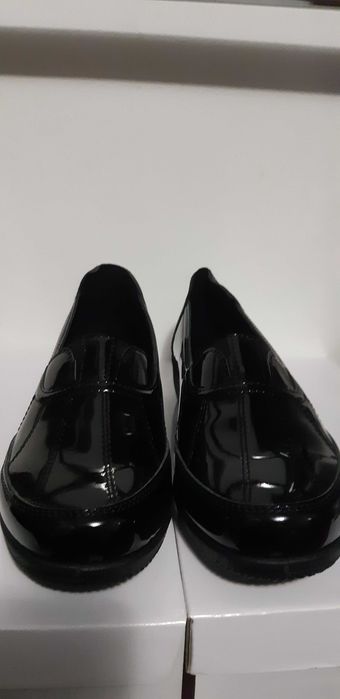 Încălțăminte damă pentru iarnă impermeabilă și îmblănită.