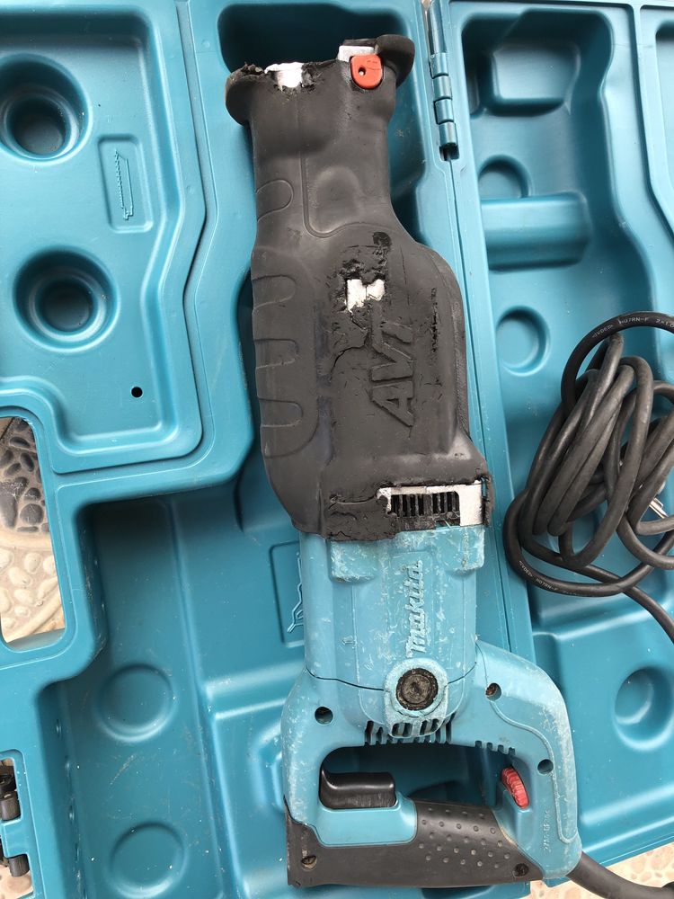 Саблен трион Makita JR3070CT