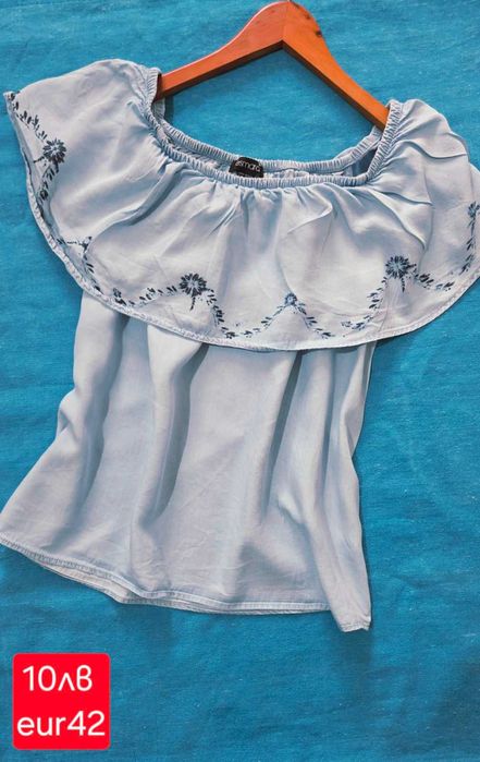 Лятна блуза с паднали рамене