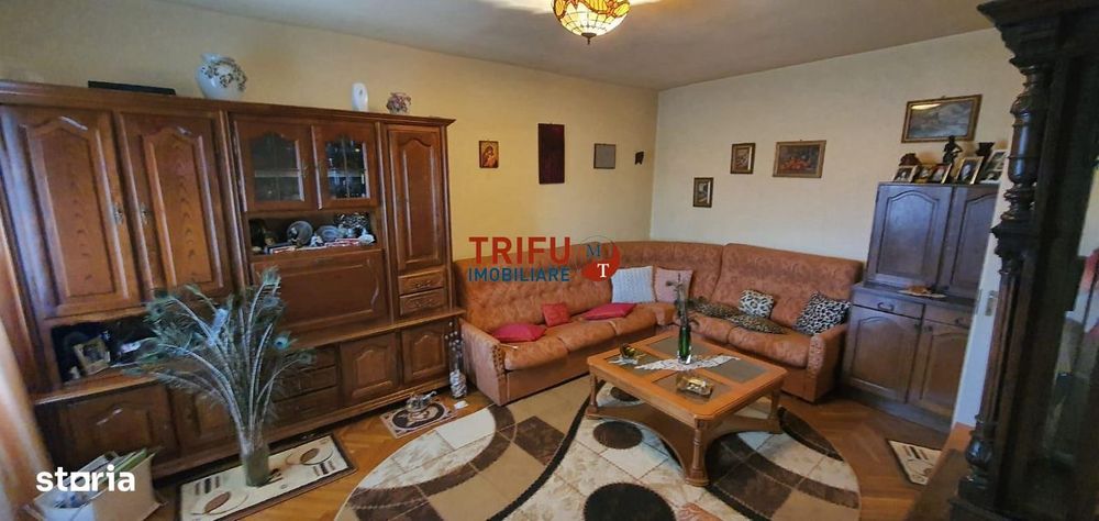Apartament 2 camere decomandat etaj 3, loc de parcare.