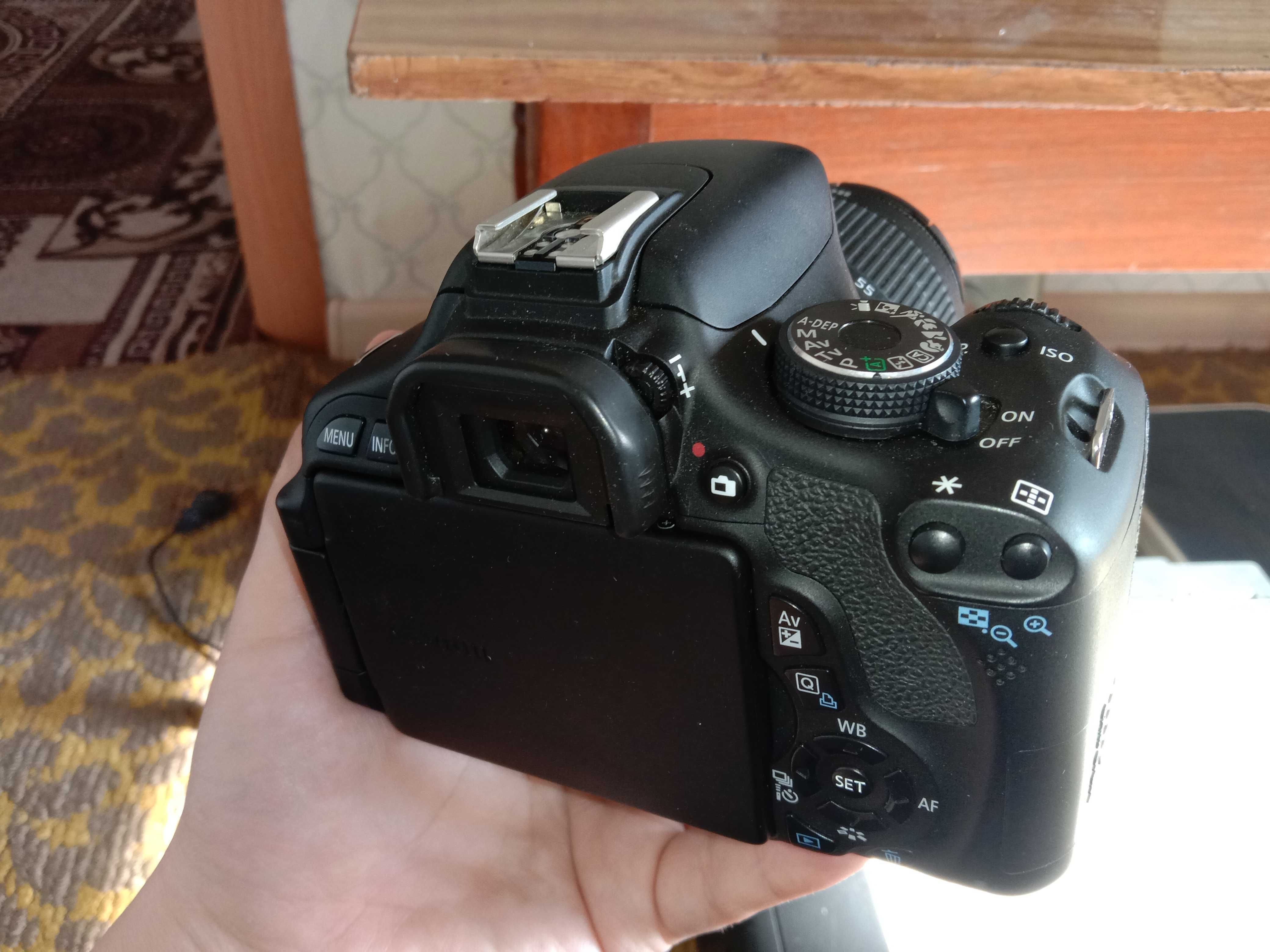 Продам новы Фотокамера Canon EOS 600D Kit 18-55 II