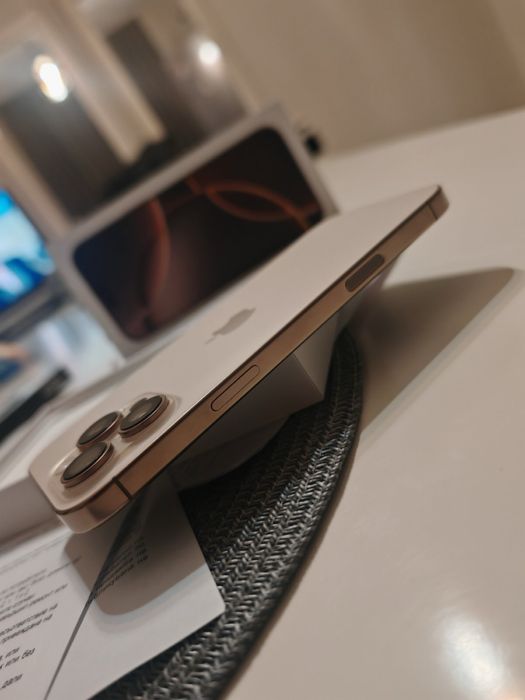 Iphone 16 pro max Desert