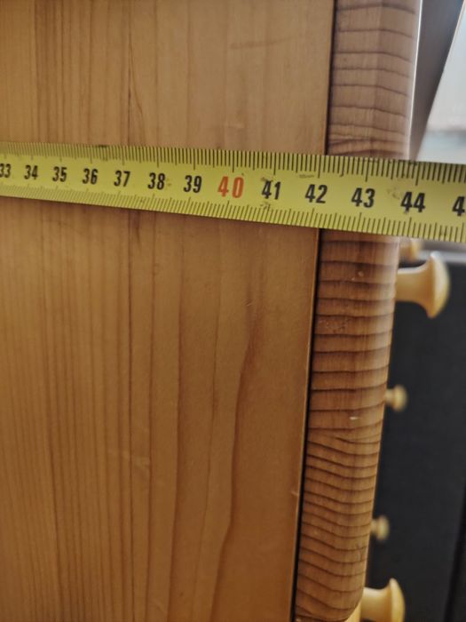 Скрин от дърво, столове от дърво и метал