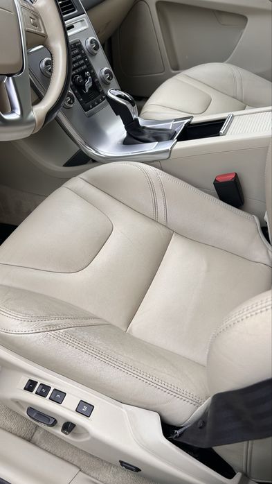 Volvo XC 60 M1G-  D4 AWD, 2.4 diesel, 190 CP, in 5 cilindri