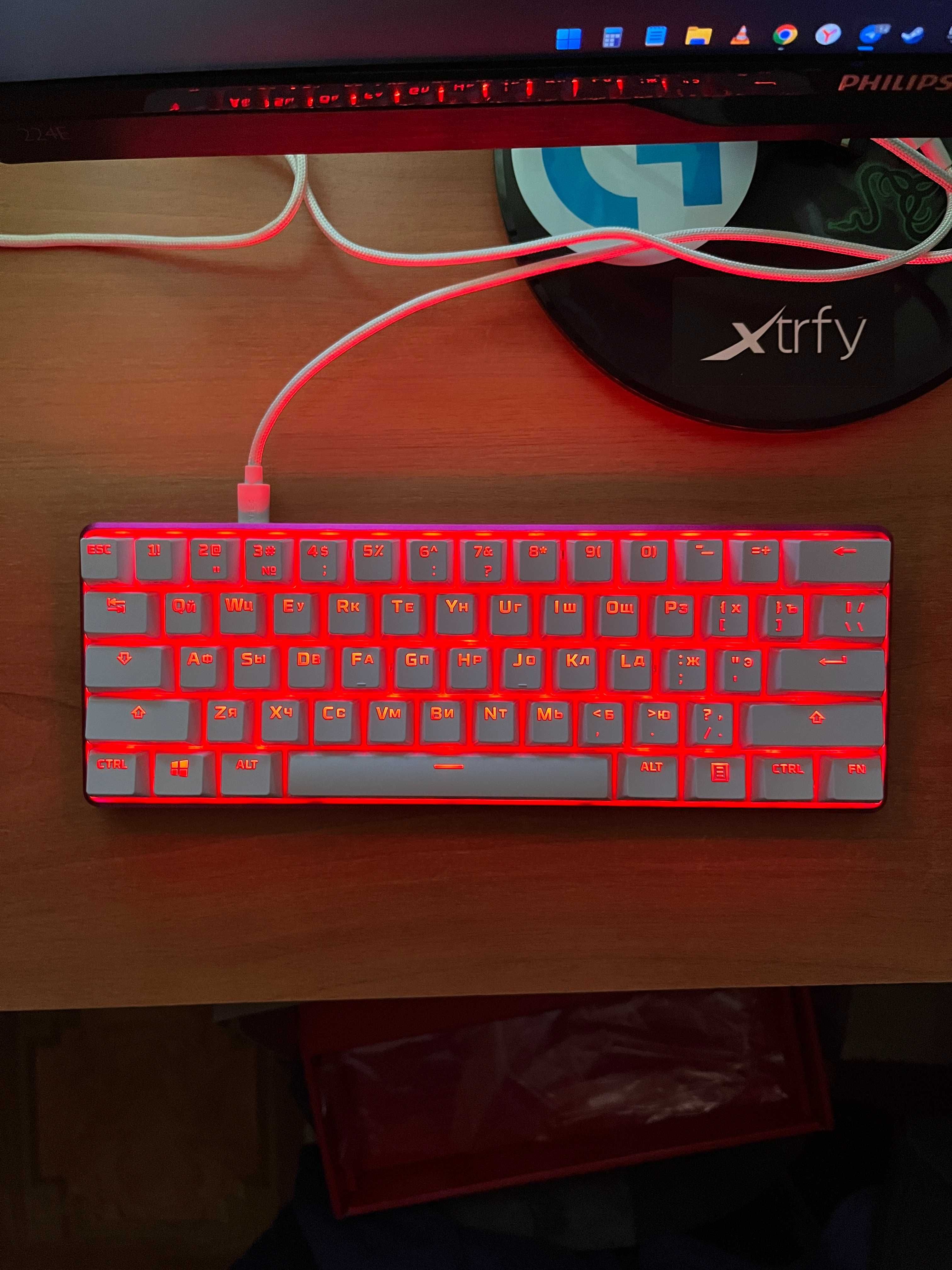 Клавиатура HyperX Alloy Origins 60, White-Pink
