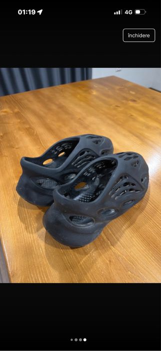 Adidasi Yeezy Foam Runner