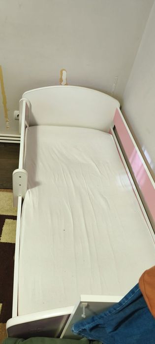 Vând pat de copii pentru fetițe