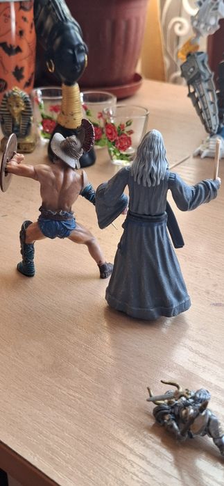 Гандал и Гладиатор фигурки