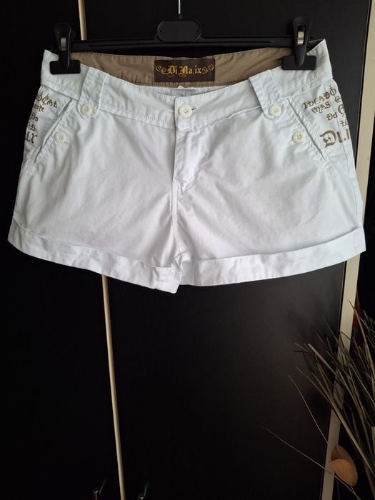 Pantaloni scurți de damă marimea S ,noi fărăetichetă. .