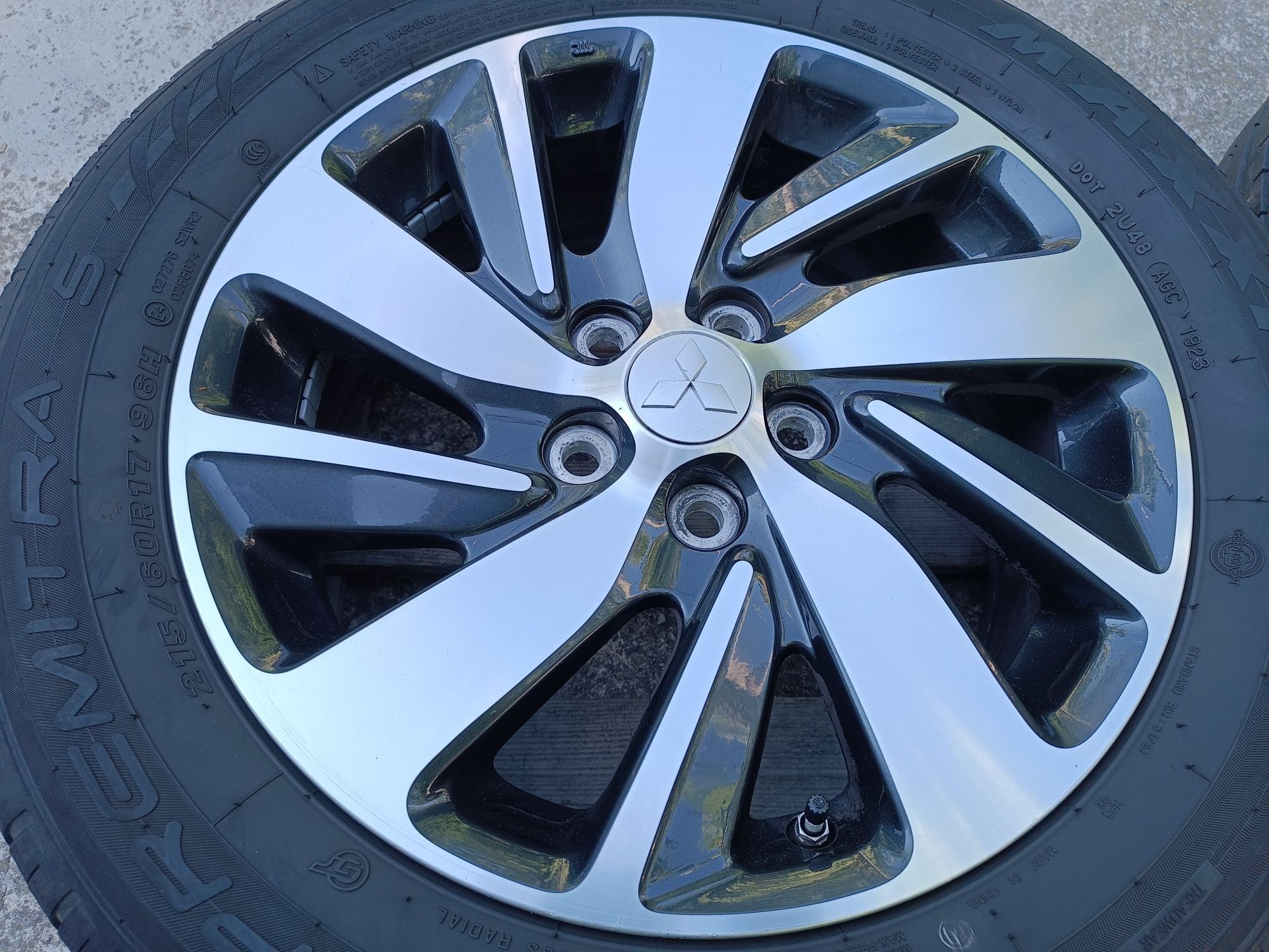 Лети джанти 17ки 5х114.3 Mitsubishi + летни гуми 215/60/17 Maxxis