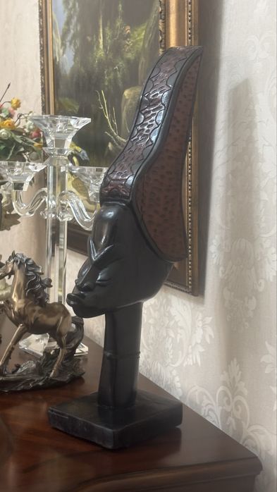 Vând sculpturi din lemn.