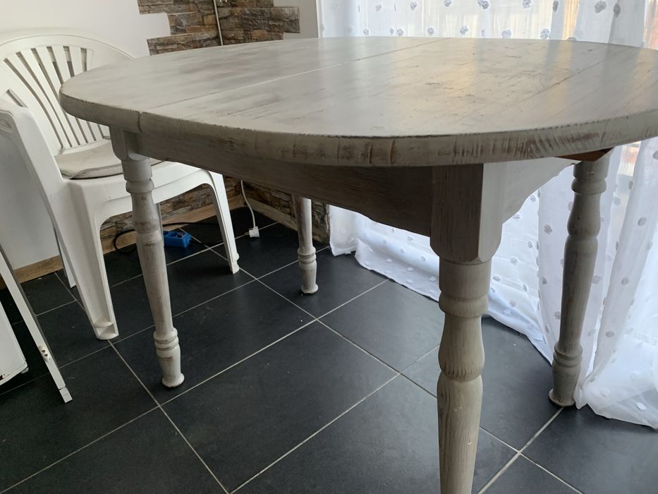 Трапезна маса за хранене