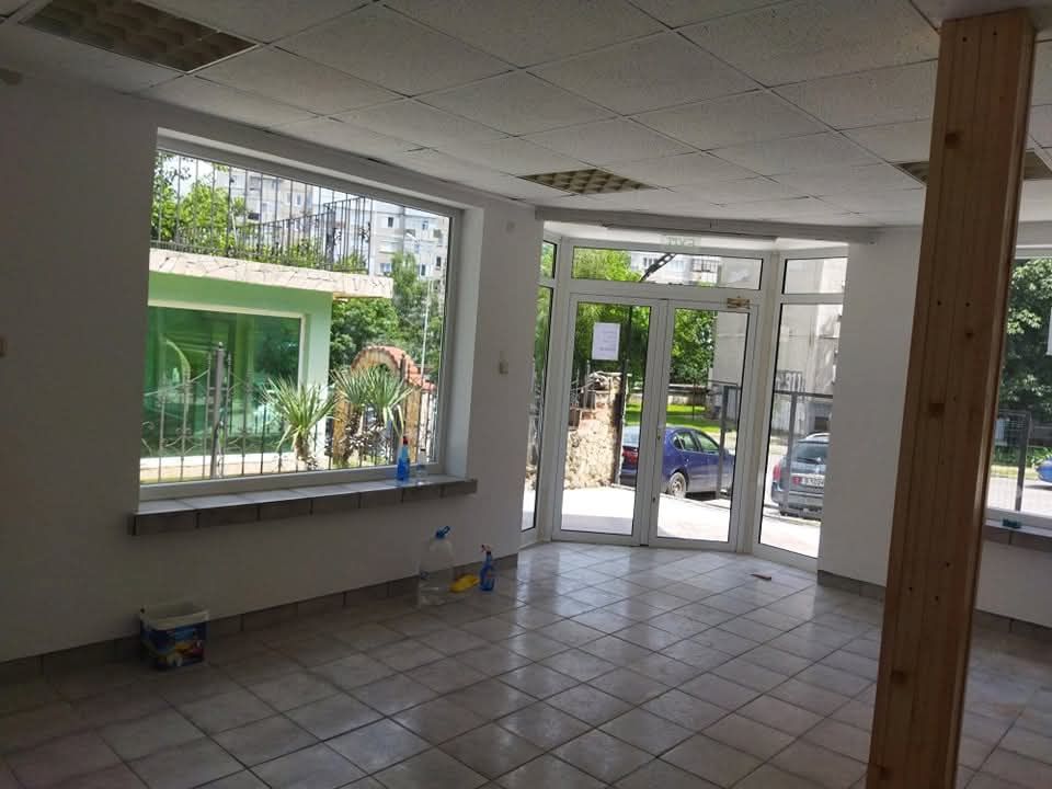 Дава се под наем Магазин в Ловеч, Младост - 80 кв.м за 25.5 € - Снимка #2