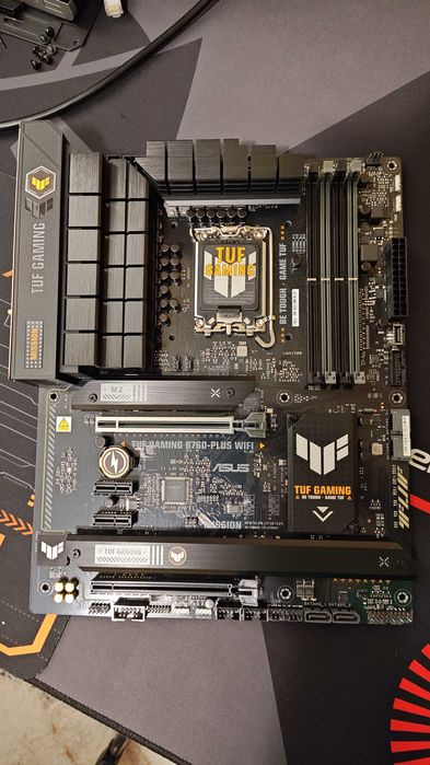 Vand-Schimb unitate gaming custom build Asus Tuf
