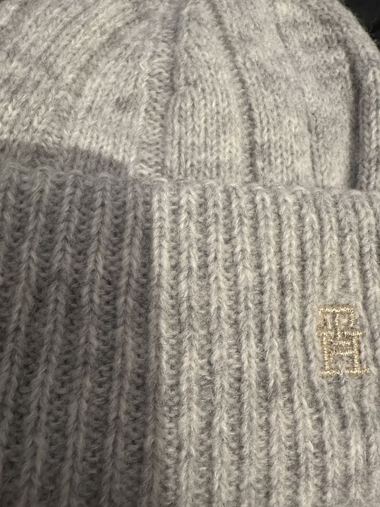 Новая шапка от Tommy Hilfiger
