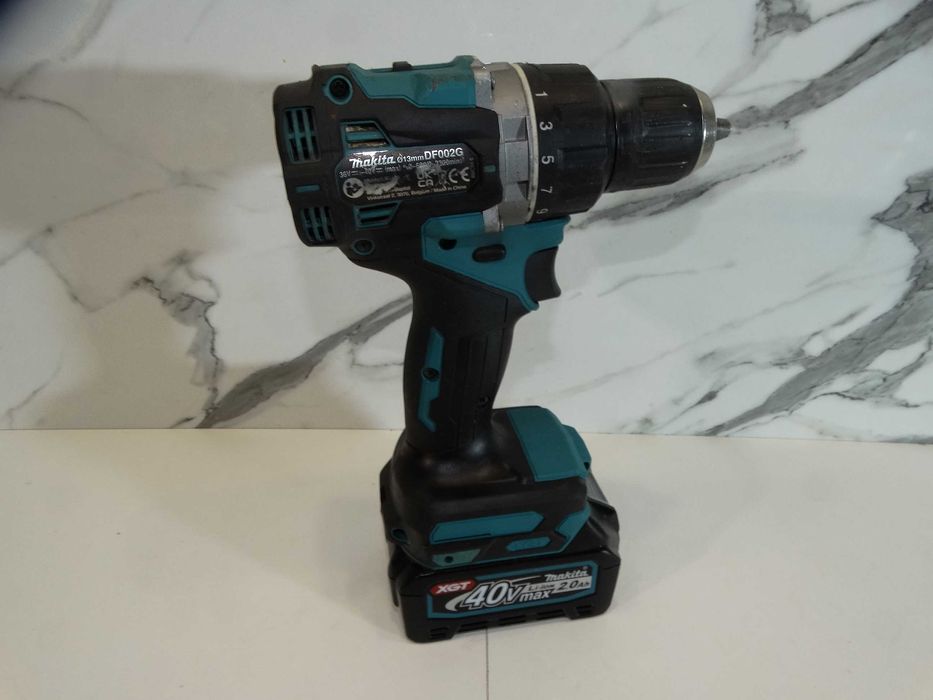 Makita DF 002G + 40 V / 2.0 Ah - Професионален винтоверт