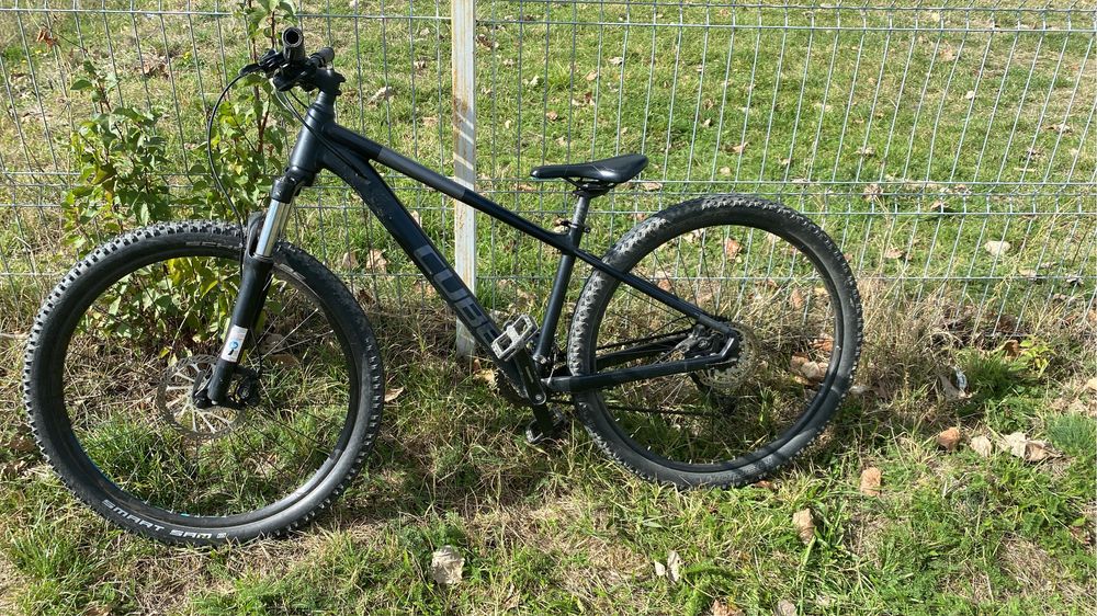 Bicicleta cube aim race