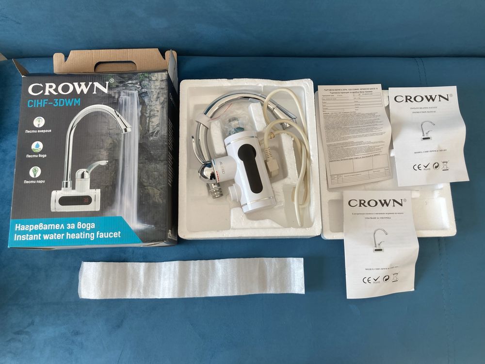 Нагревател за вода Crown CIHF-3DWM, 3000W с електронен дисплей
