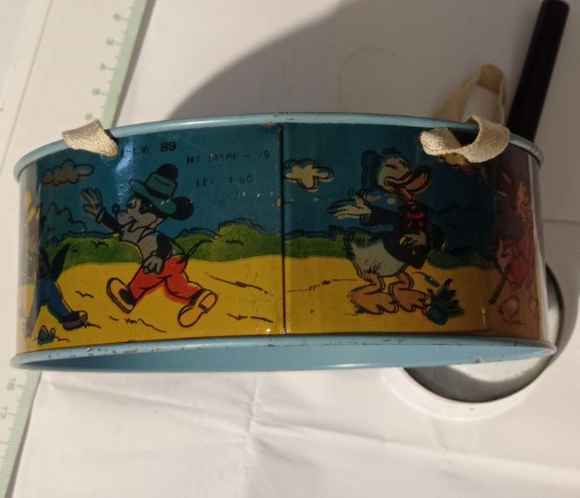 Vând sau schimb obiecte vechi.Preț în funcție de obiectul ales.