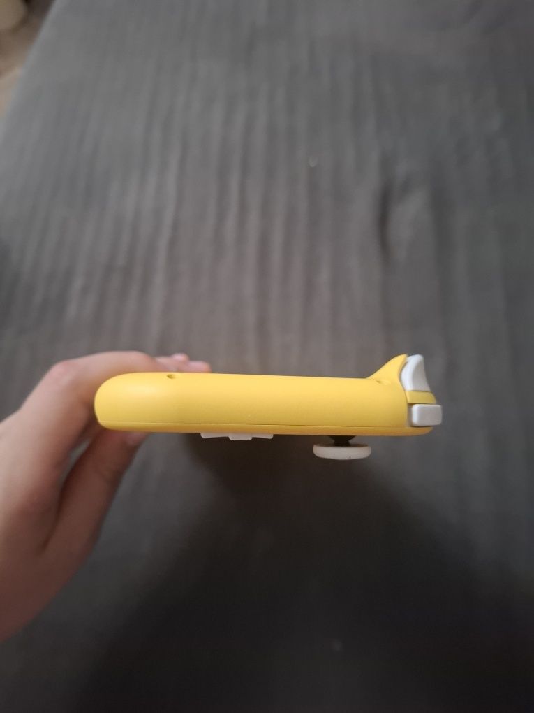 Нинтендо Слуич жълт 64GB