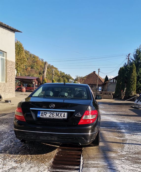 Vând MERCEDES-BENZ C180 KOmpressor
