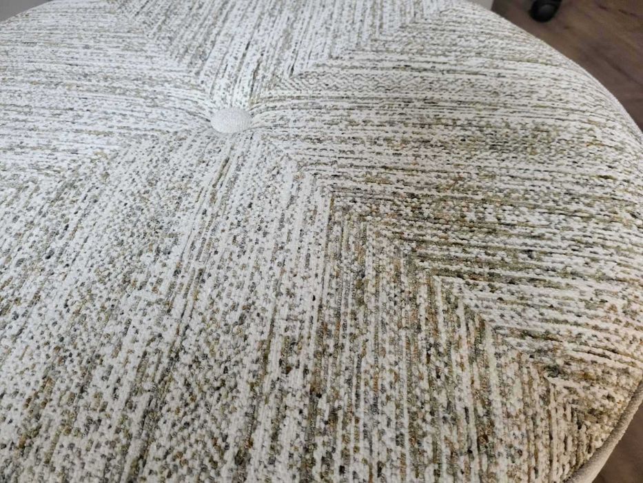 Бежова кръгла табуретка от плат