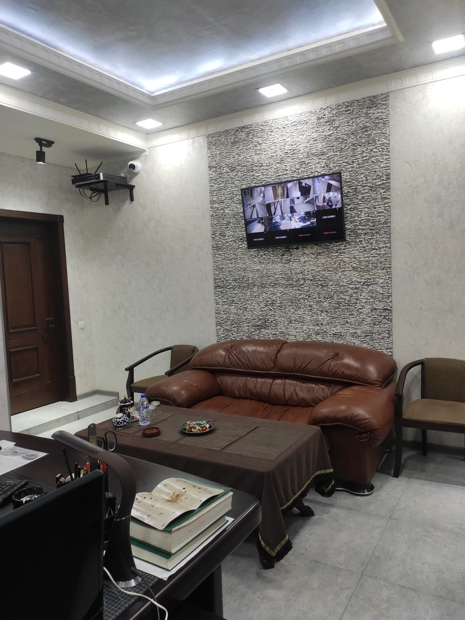 АРЕНДА помещение под офис. От метро Хамза(Навза) 70-80 метров.