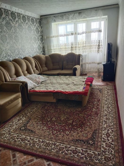 Отдам даром диван с одним креслом