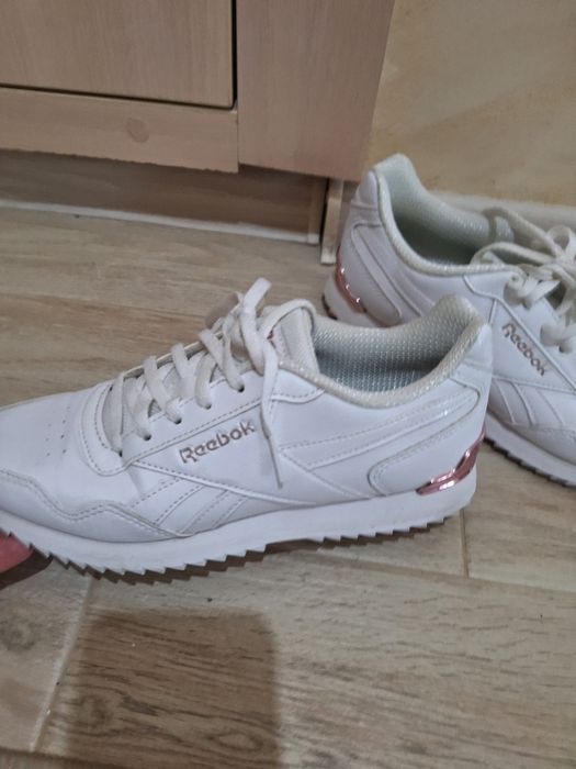 Дамски маратонки на Reebok