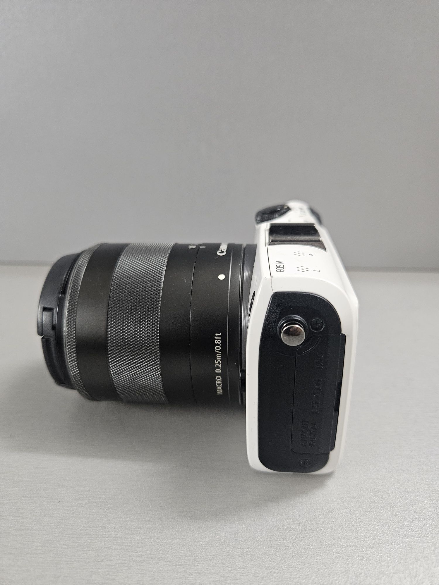 Canon EOS M фотоапарат