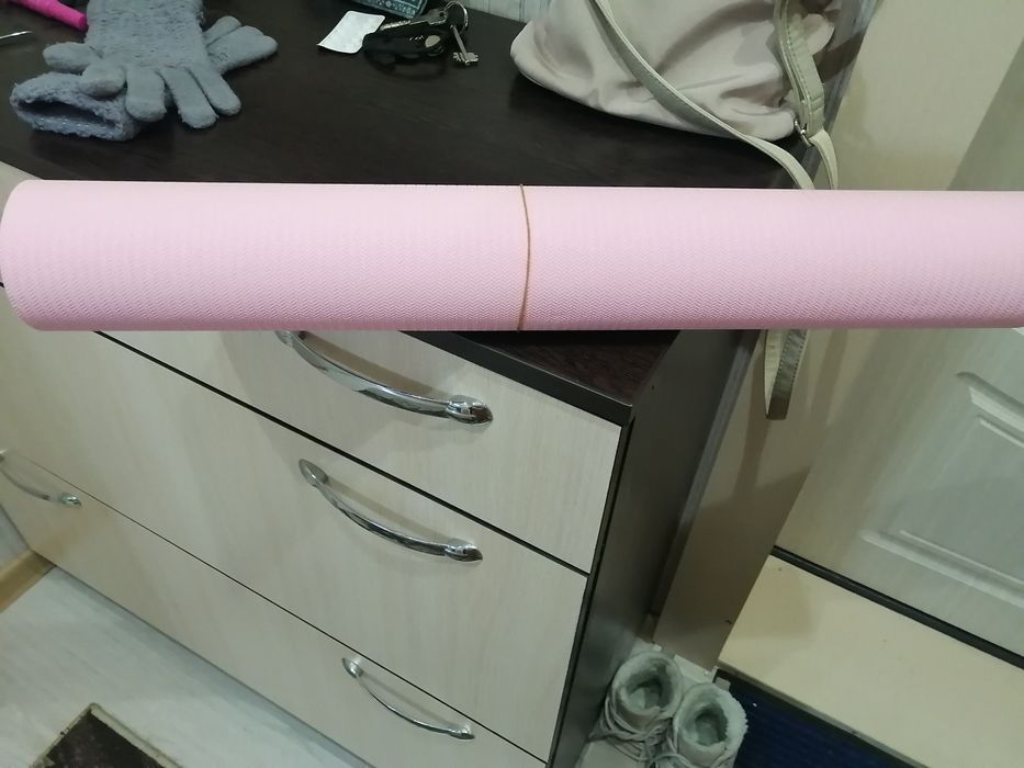 Продам обои розовые,остаток