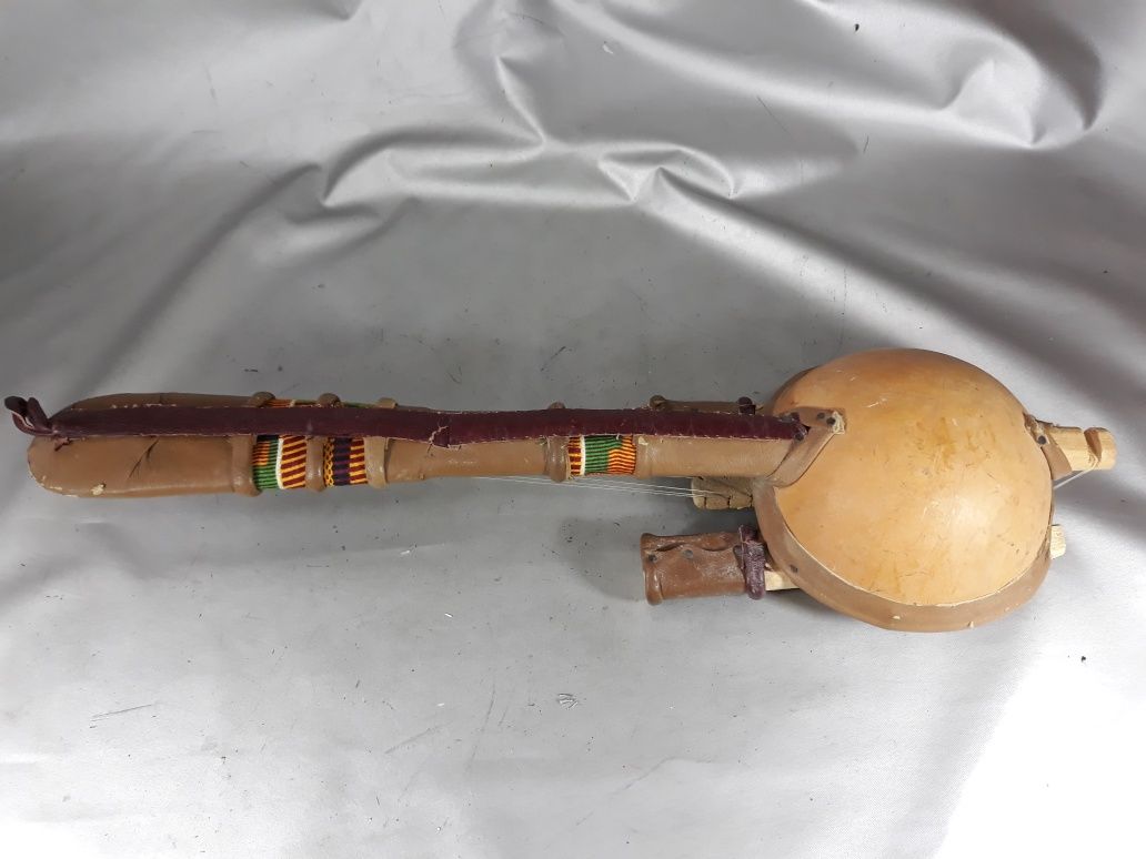 Instrument cu corzi coarde african original vechi de colecție macheta