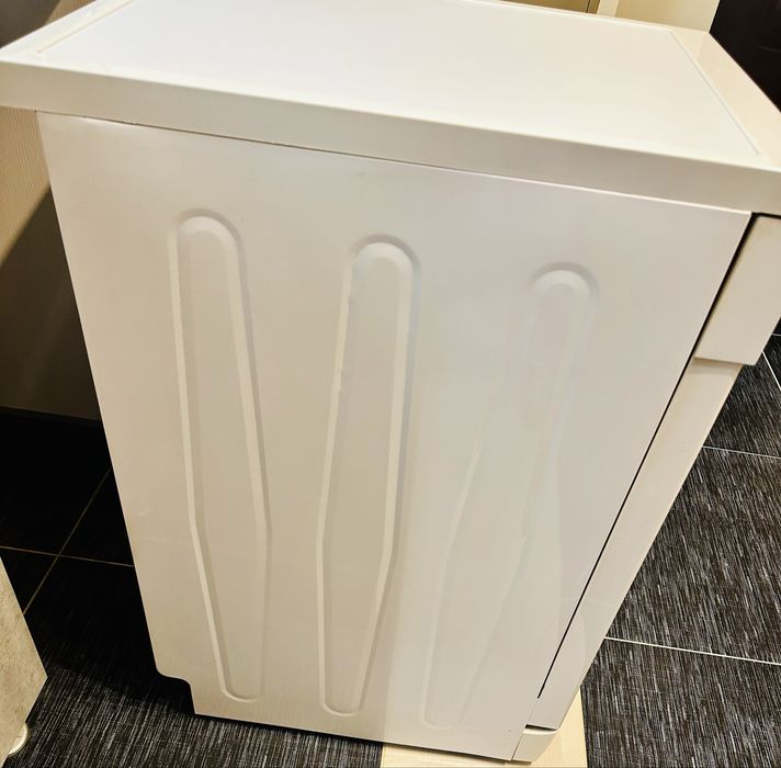 Vând mașină de spălat vase Whirlpool – 45 cm – funcționează impecabil