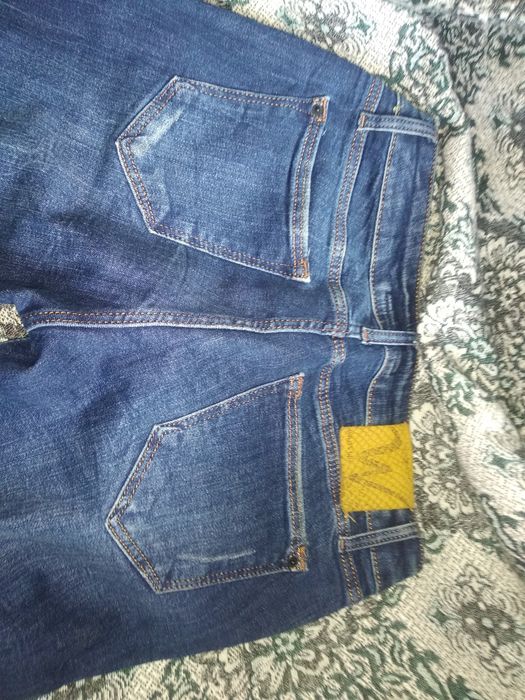 Тъмно сини дънки