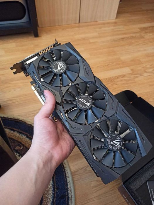 Игровой компьютер и монитор