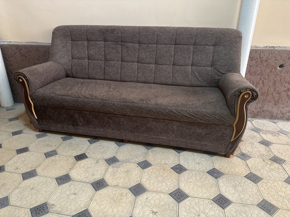 Диван сатылады..