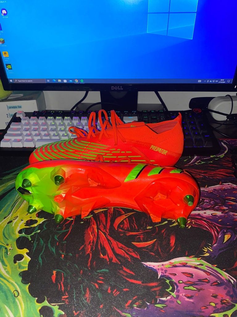 Vând ghete fotbal elite predator