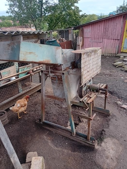 Vând moară după tractor