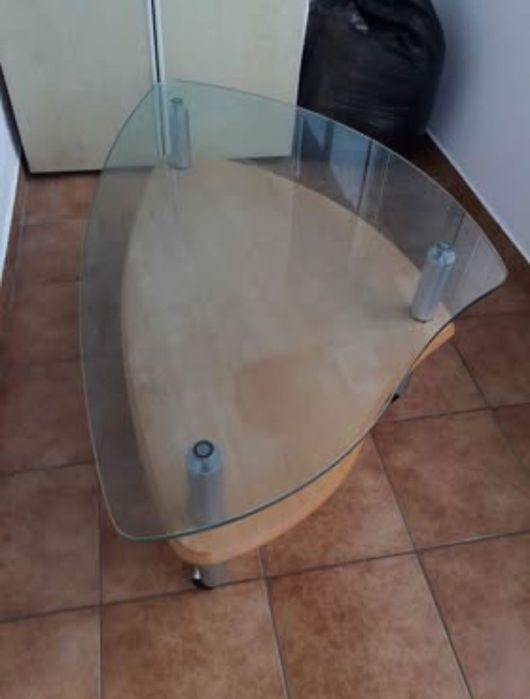 Masa cu blat de sticla