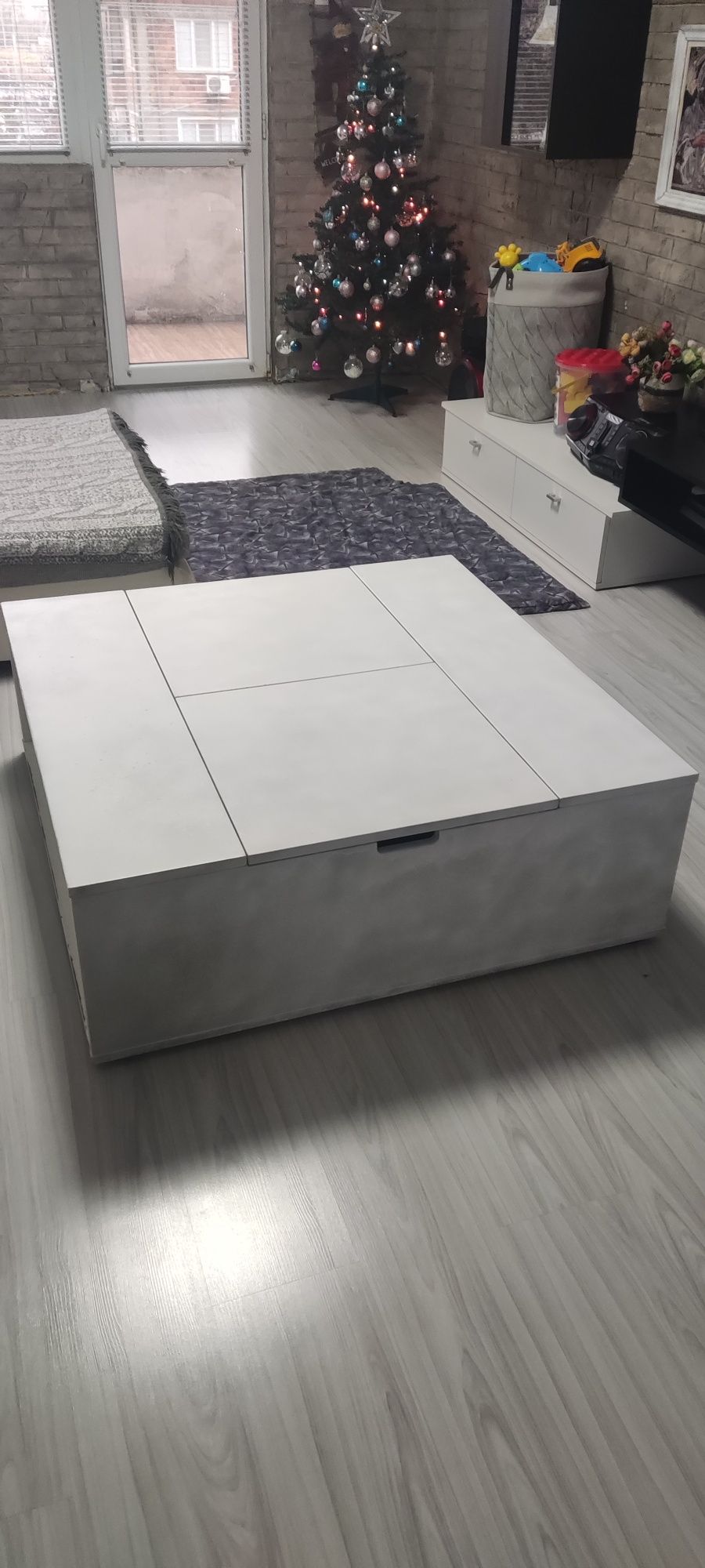 Холна маса zara  масивна