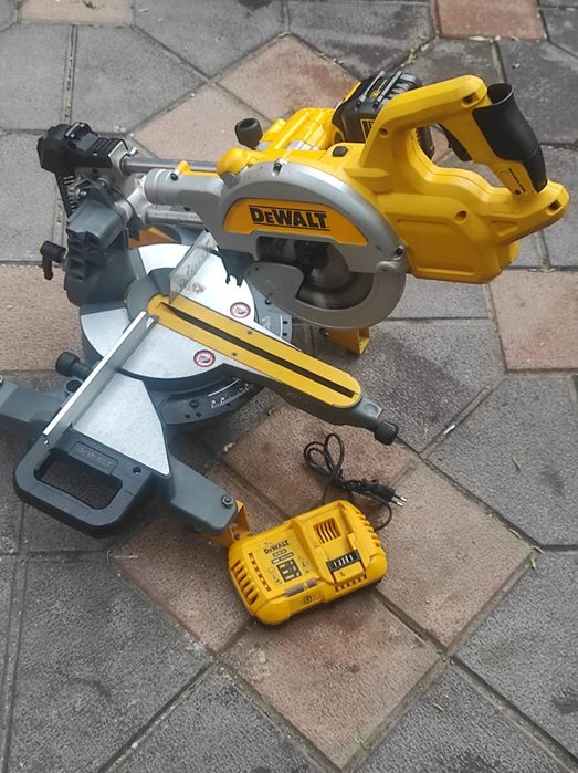 Circular pe acumulatori DEWALT DCD 777 va și nou
