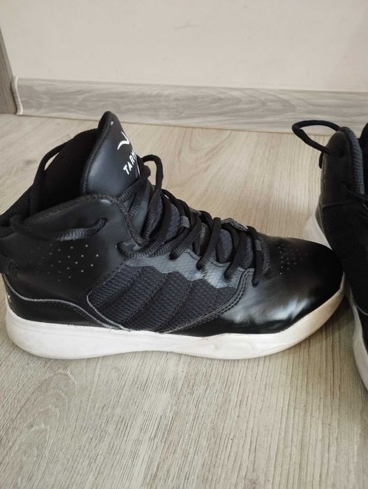 Затворени обувки/ за баскетбол