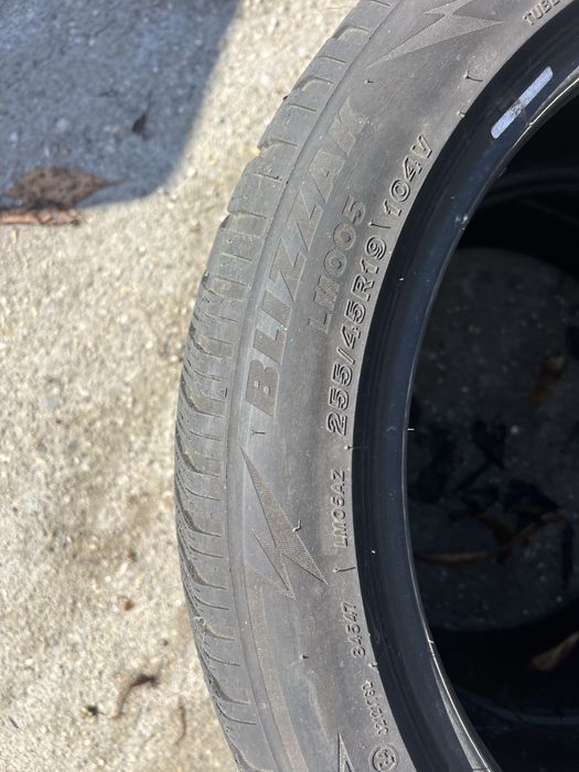 255/45/19 Brigestone с борд , dot 23 . Цена за двата броя .