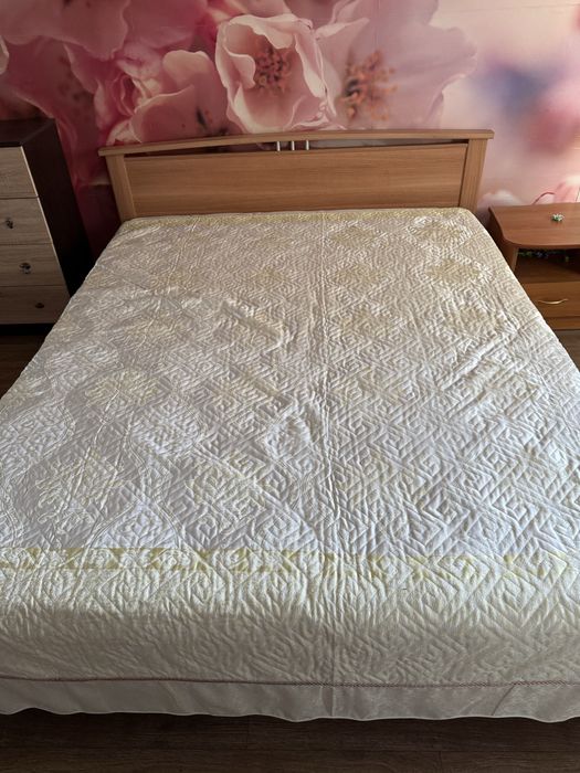 продаю двухспальный корвать
