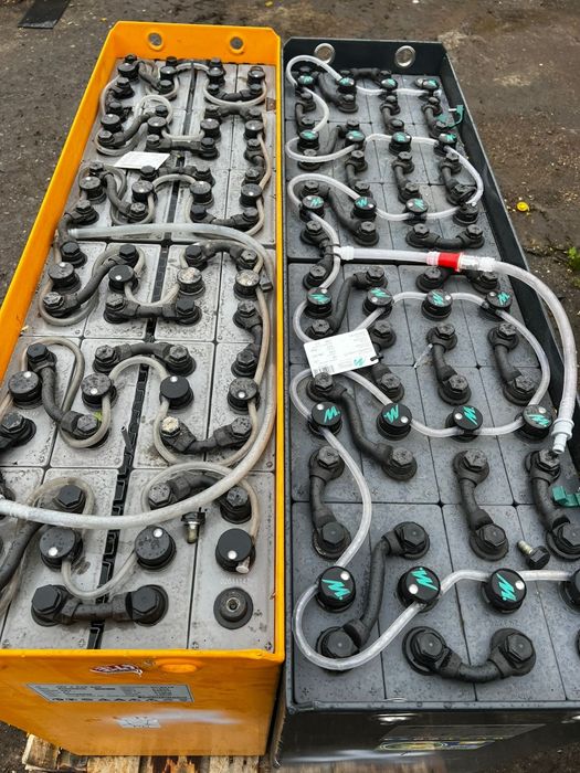 Acumulatori stivuitor sau panouri fotovoltaice