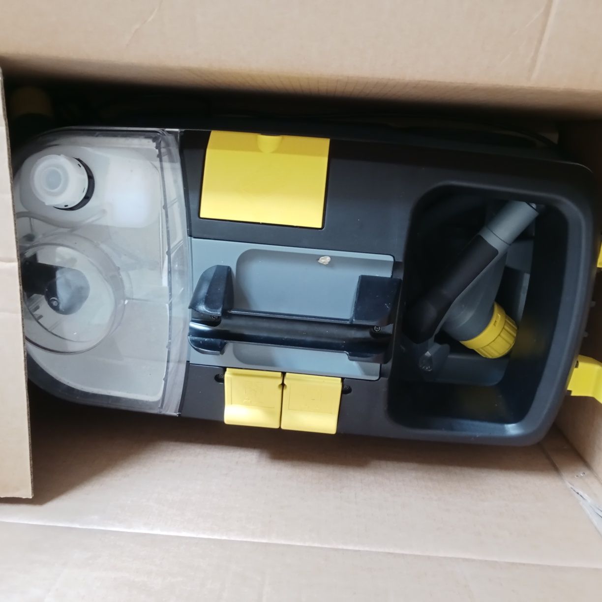 Профессиональный моющий пылесос Karcher
