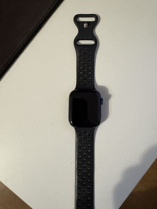 Часовник Apple watch SE