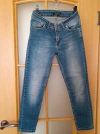 Платья, джинсы, юбка джинсовая все по 5000, размер 44-46